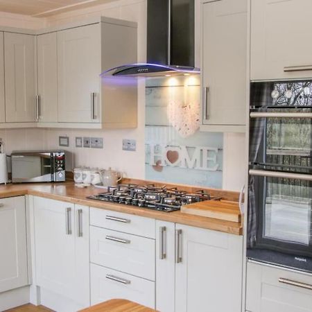 Fabulous Detached Lodge With Hot Tub Two Nights Minimum Stay 布里奇诺斯 外观 照片