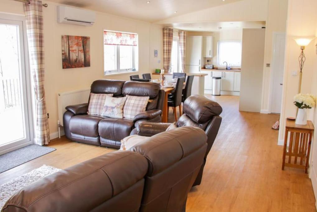 Fabulous Detached Lodge With Hot Tub Two Nights Minimum Stay 布里奇诺斯 外观 照片